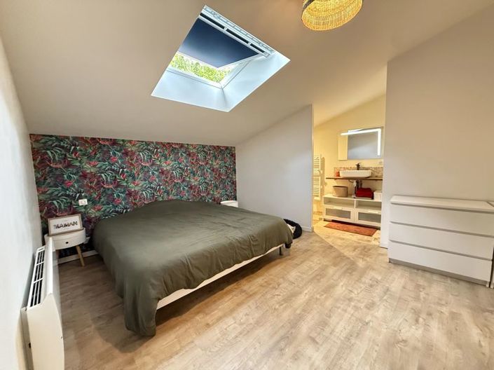 Image No.6-5 Bed Property for sale