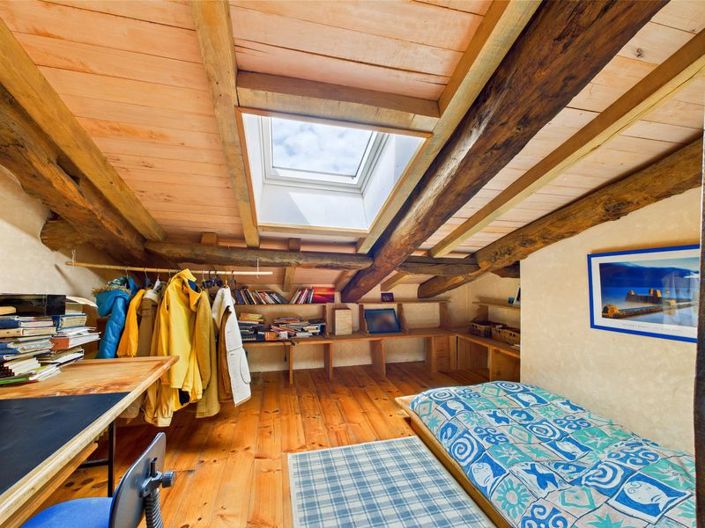 Image No.12-4 Bed Property for sale