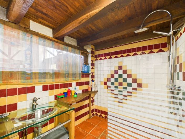 Image No.13-4 Bed Property for sale