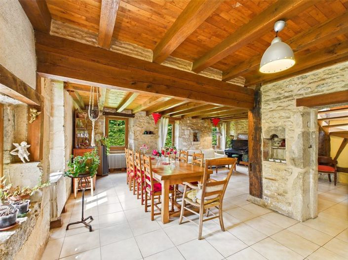 Image No.2-4 Bed Property for sale