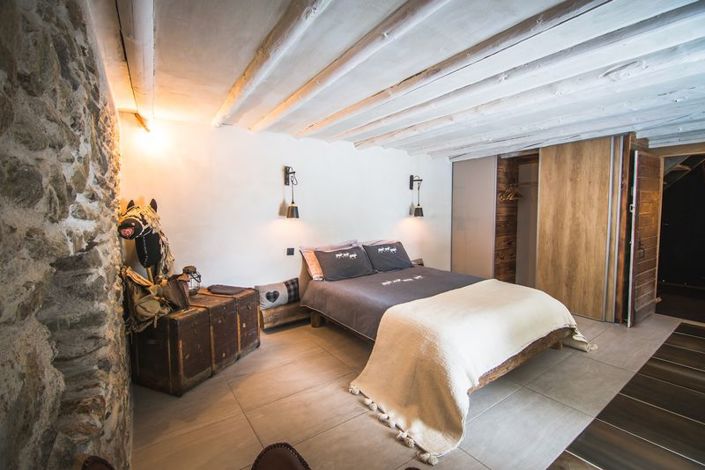 Image No.12-3 Bed Property for sale