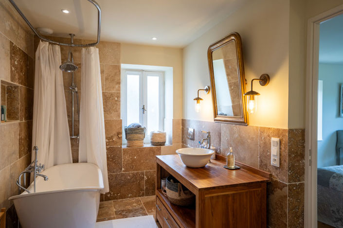 Image No.14-4 Bed Property for sale