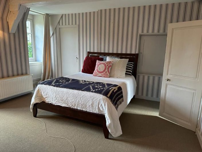 Image No.10-6 Bed Property for sale