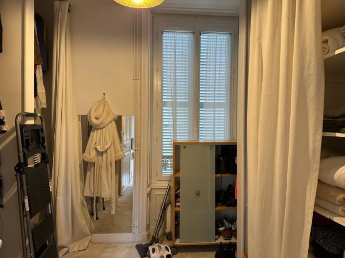 Image No.12-6 Bed Property for sale