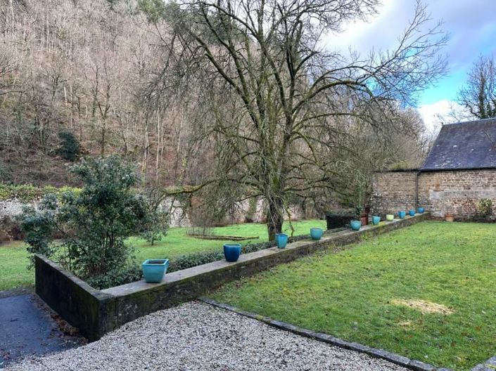 Image No.17-6 Bed Property for sale