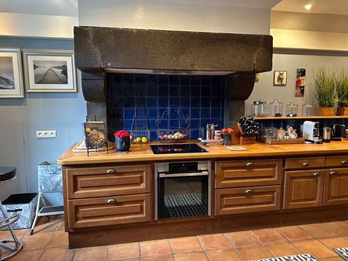 Image No.6-6 Bed Property for sale