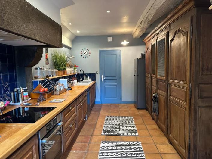 Image No.7-6 Bed Property for sale