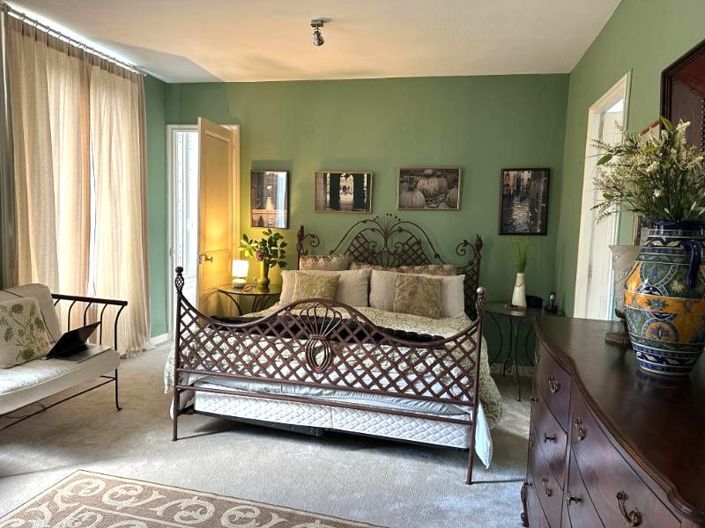 Image No.8-6 Bed Property for sale