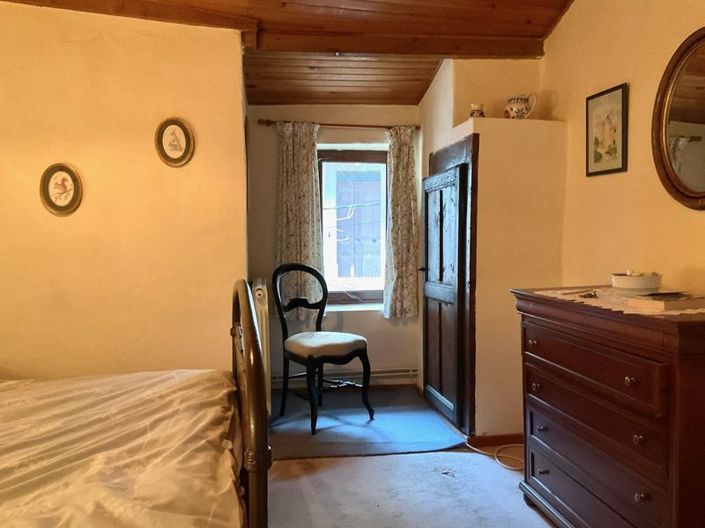 Image No.16-2 Bed Property for sale