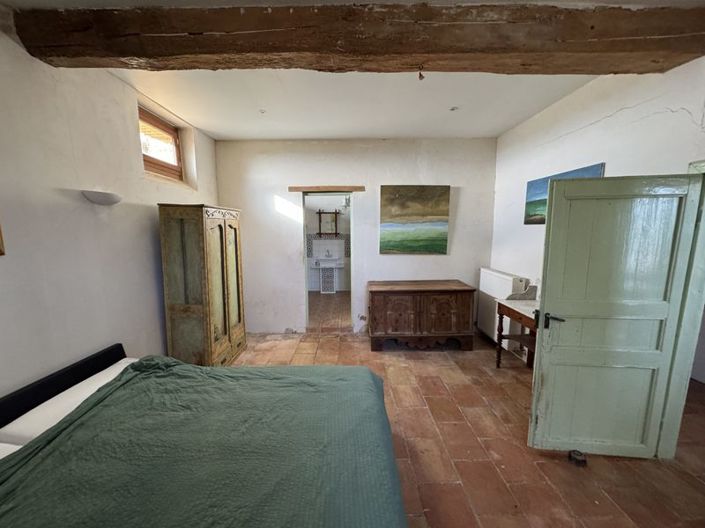 Image No.16-6 Bed Property for sale