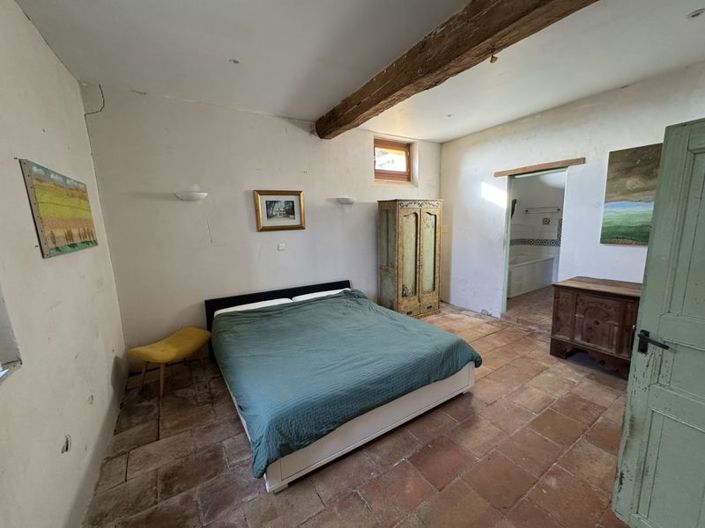 Image No.17-6 Bed Property for sale