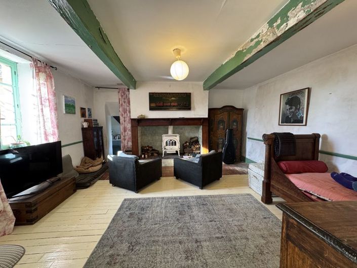 Image No.20-6 Bed Property for sale