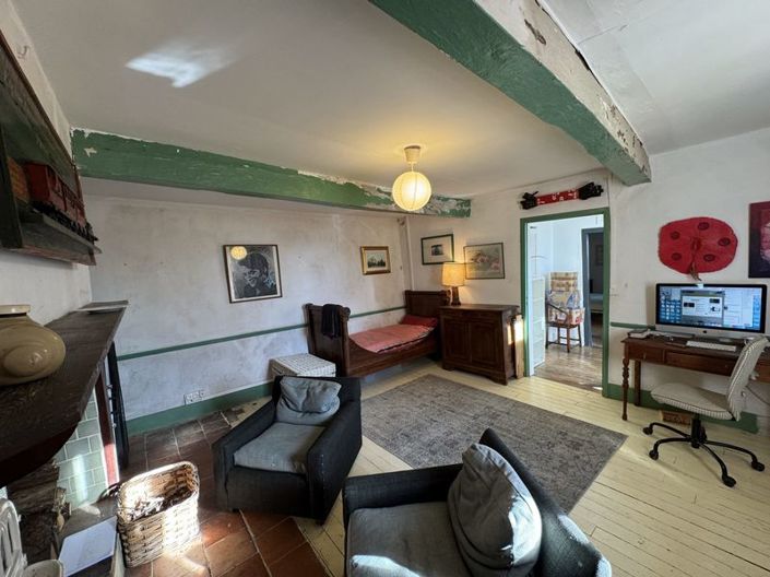 Image No.21-6 Bed Property for sale