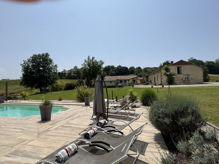 Image No.12-6 Bed Property for sale