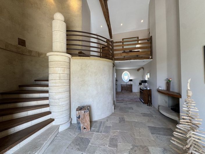 Image No.13-6 Bed Property for sale