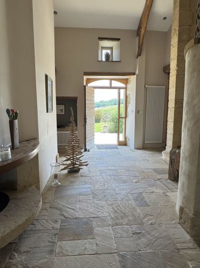 Image No.14-6 Bed Property for sale