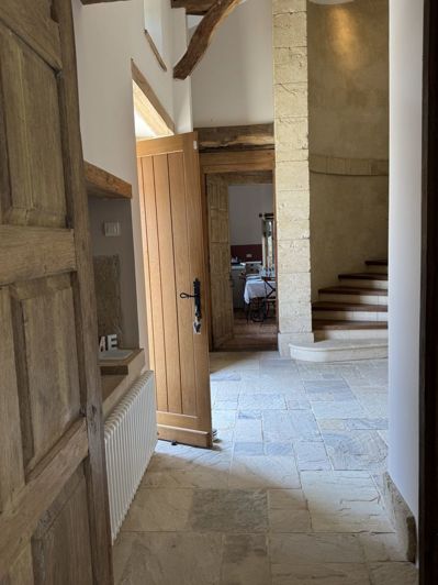 Image No.17-6 Bed Property for sale