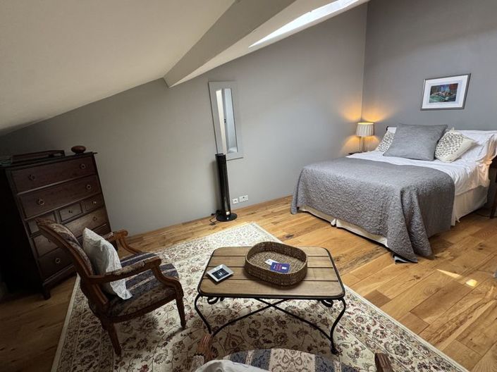 Image No.22-6 Bed Property for sale