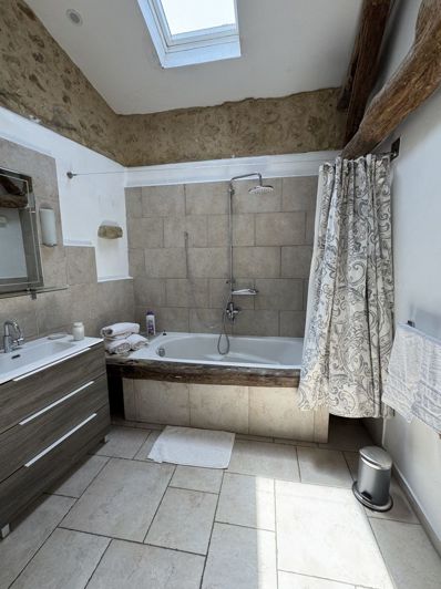 Image No.31-6 Bed Property for sale