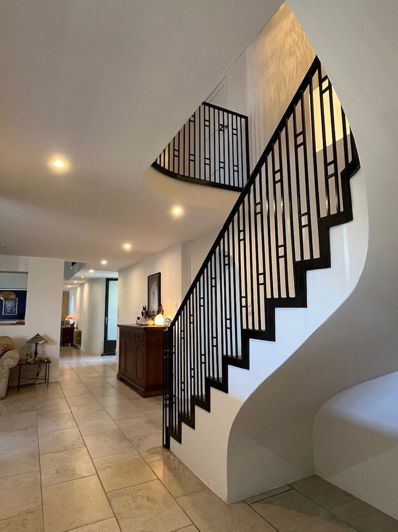 Image No.11-5 Bed Property for sale