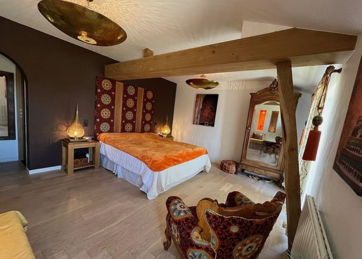 Image No.16-5 Bed Property for sale