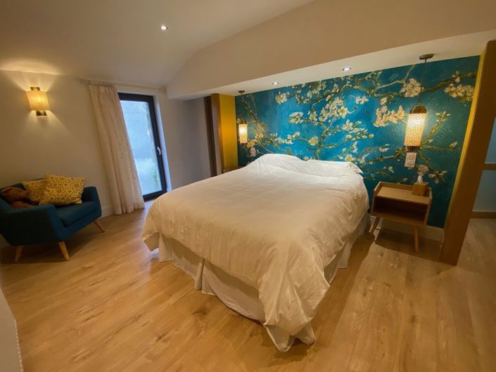 Image No.17-5 Bed Property for sale