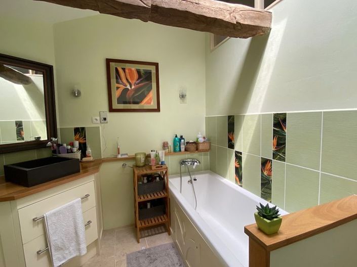 Image No.20-5 Bed Property for sale