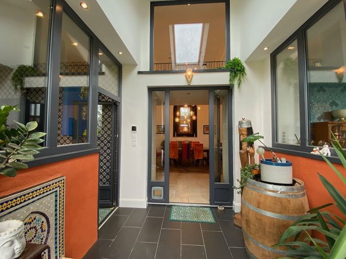 Image No.8-5 Bed Property for sale