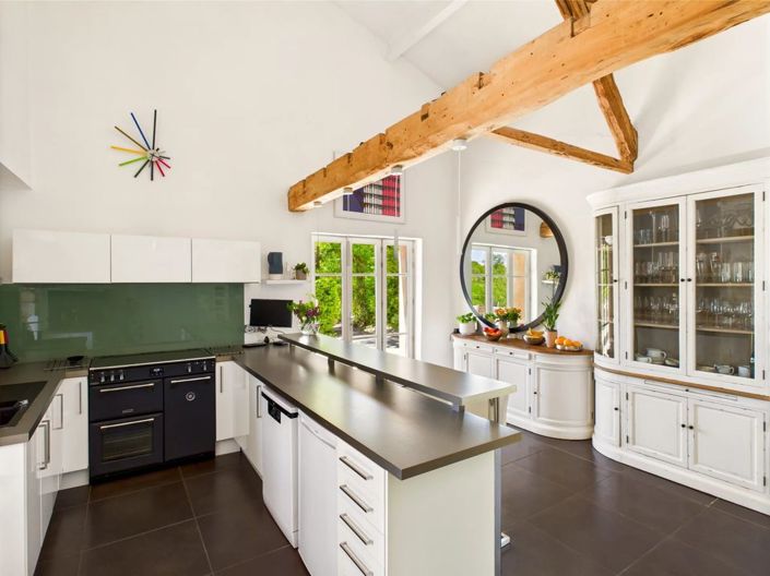 Image No.4-4 Bed Property for sale