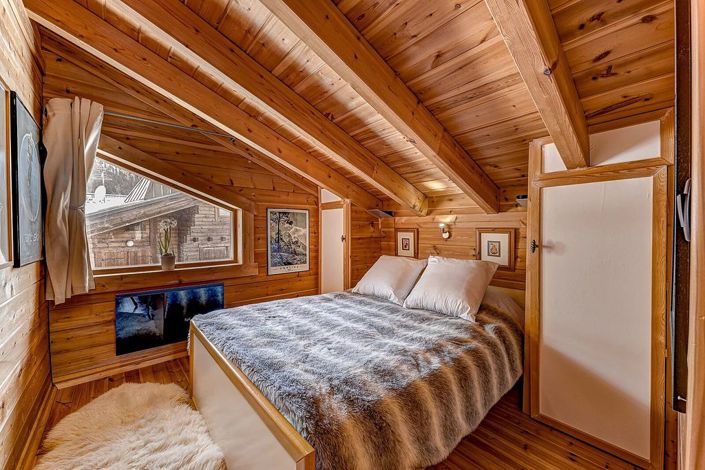 Image No.10-3 Bed Property for sale