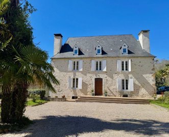 1 - Pyrenees-Atlantiques, Propriété