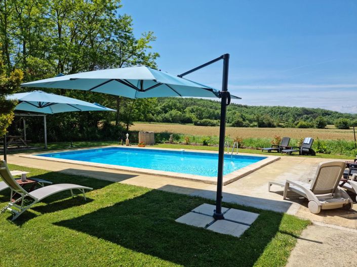 Image No.2-Propriété de 13 chambres à vendre à Ariege