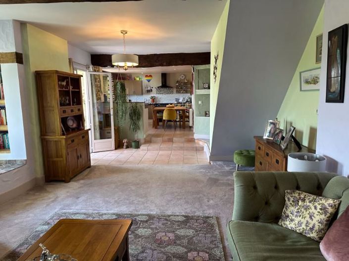 Image No.18-3 Bed Property for sale