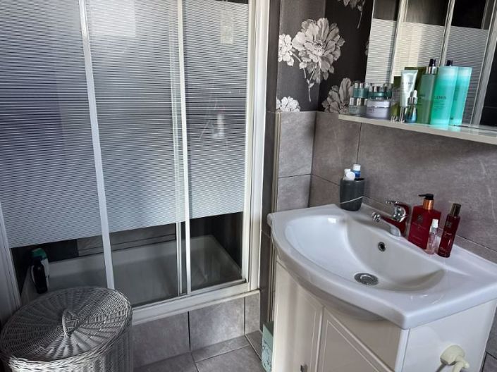 Image No.8-3 Bed Property for sale