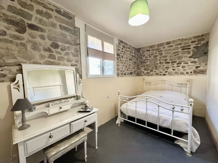 Image No.10-6 Bed Property for sale