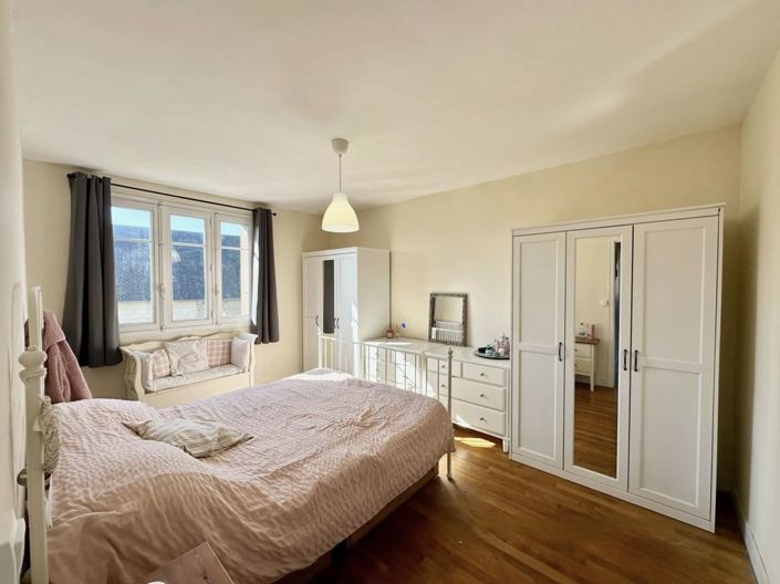 Image No.11-6 Bed Property for sale