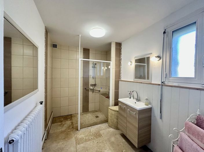 Image No.12-6 Bed Property for sale