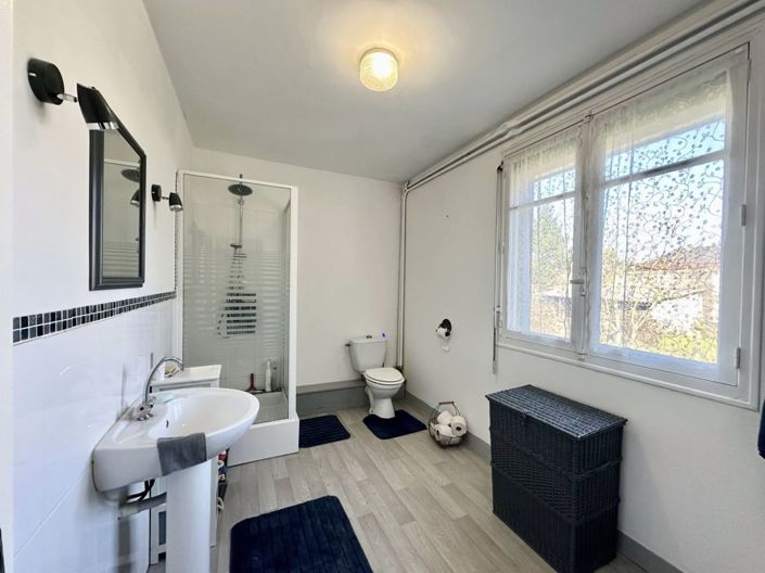 Image No.16-6 Bed Property for sale