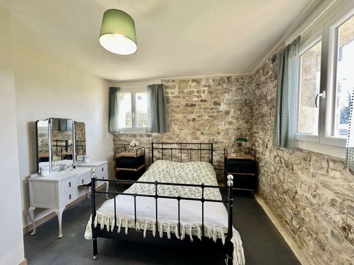 Image No.9-6 Bed Property for sale