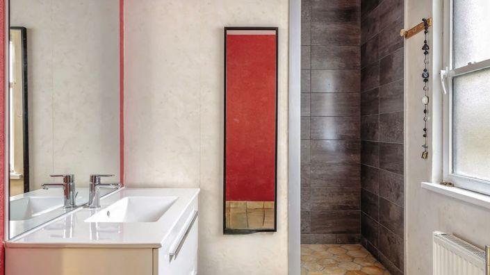 Image No.9-5 Bed Property for sale