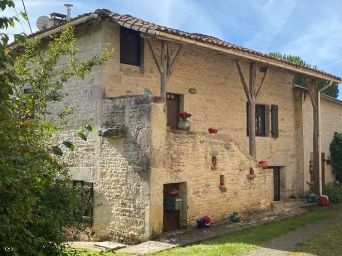 Image No.4-Propriété de 3 chambres à vendre à Charente