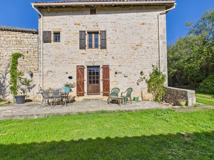 Image No.7-Propriété de 3 chambres à vendre à Charente