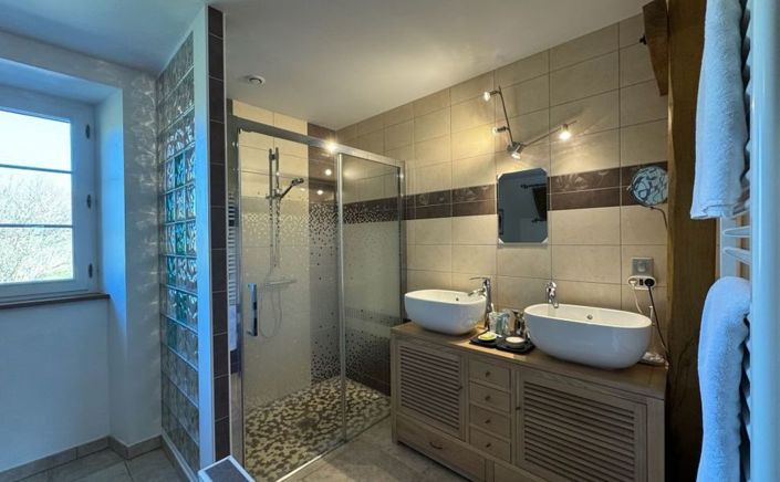 Image No.10-3 Bed Property for sale