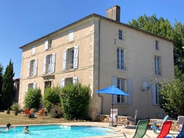 1 - Vendée, Propriété