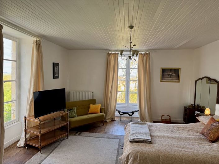 Image No.14-7 Bed Property for sale