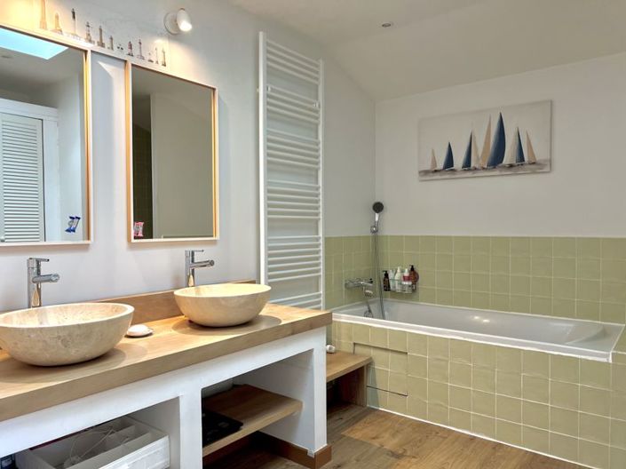 Image No.21-4 Bed Property for sale