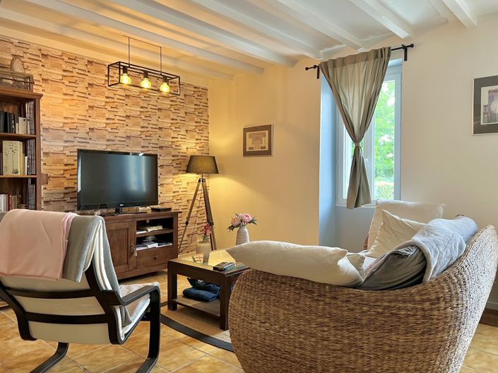 Image No.11-3 Bed Property for sale