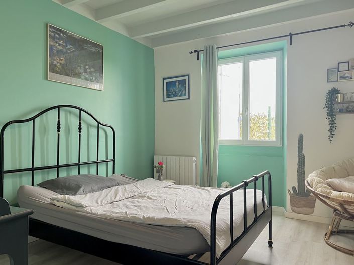 Image No.12-3 Bed Property for sale