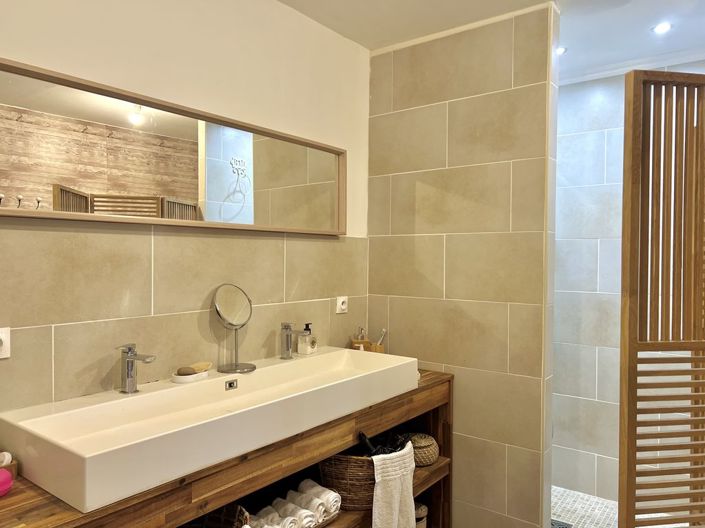 Image No.15-3 Bed Property for sale