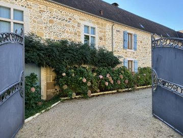 1 - Pyrenees-Atlantiques, Propriété